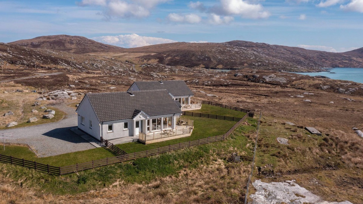 Aisgernis Cottage | BEACHCOMBERS, pet friendly in Daliburgh, Isle Of South Uist