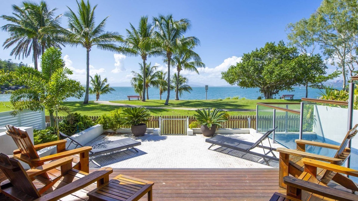 Picnic Bay House | Beached on Magnetic, Picnic Bay