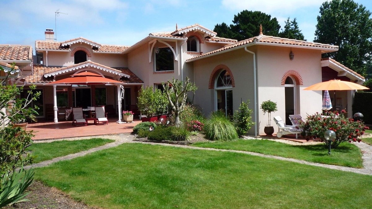 Pornic Apartment | Beaches, golf and village located studio with terrace in a private estate.