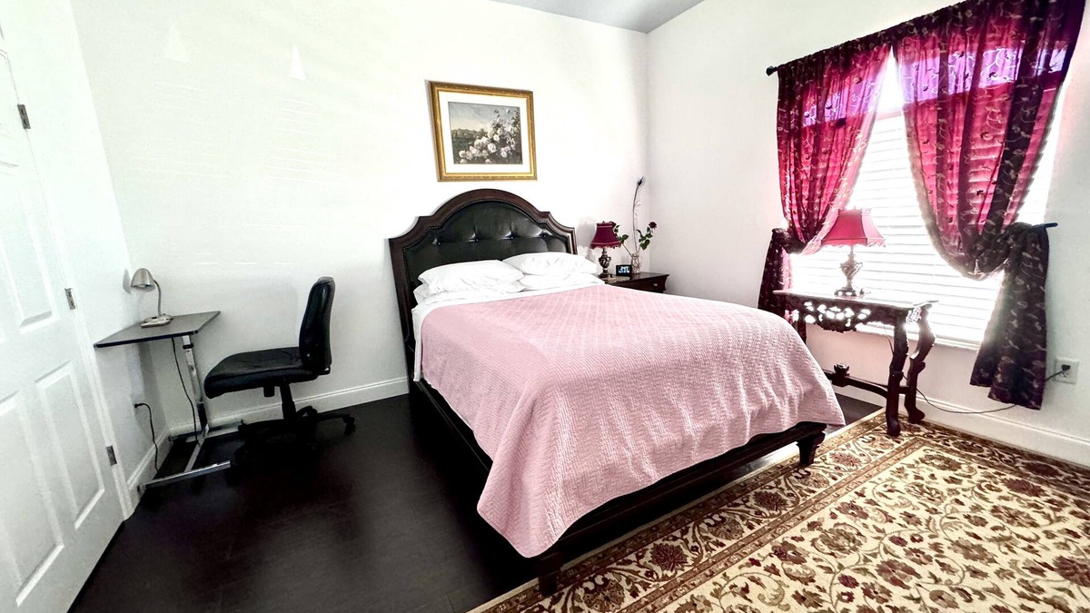 Tarpon Springs Apartment | Beaches Sunset/Free Bicycles