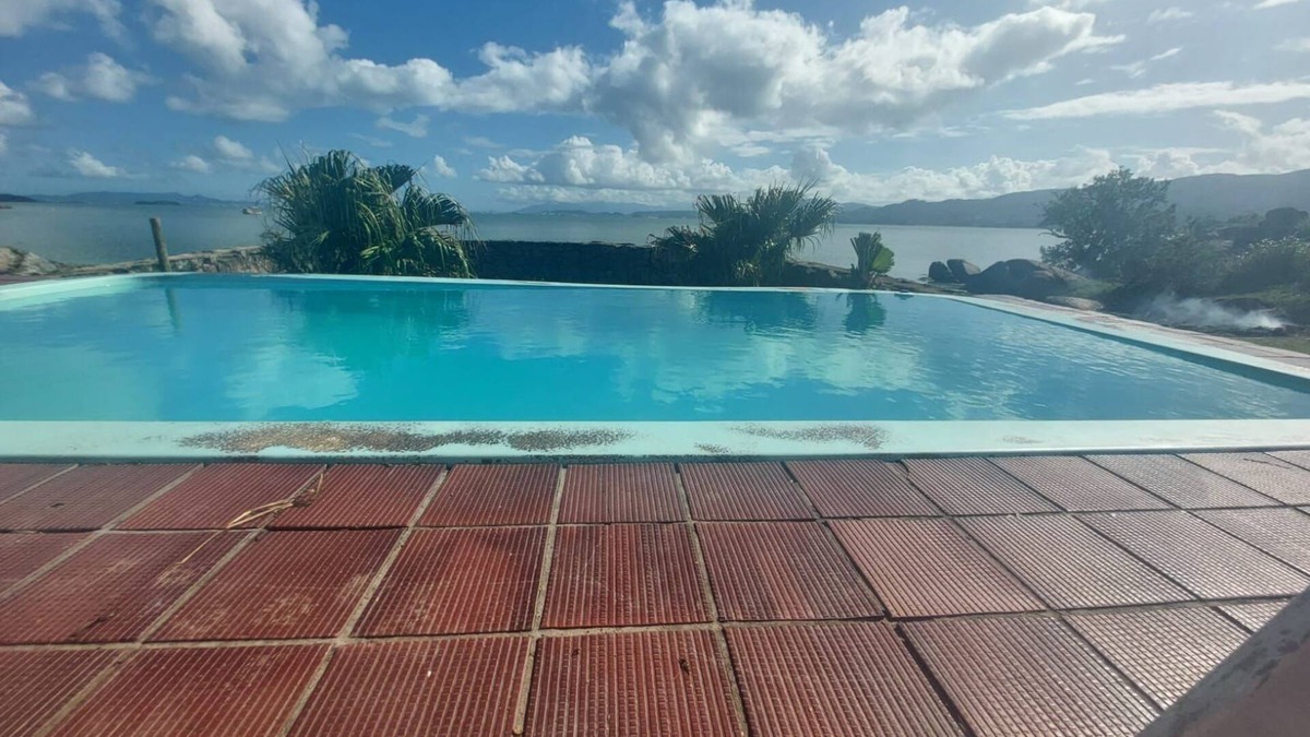 Governador Celso Ramos Ski Chalet | Beachfront Cottage