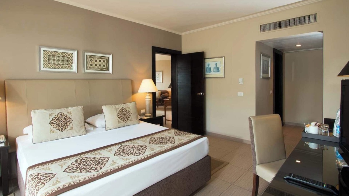 El Hadaba House | Beachfront Resort with Pools, Full-service Spa and Tennis Courts