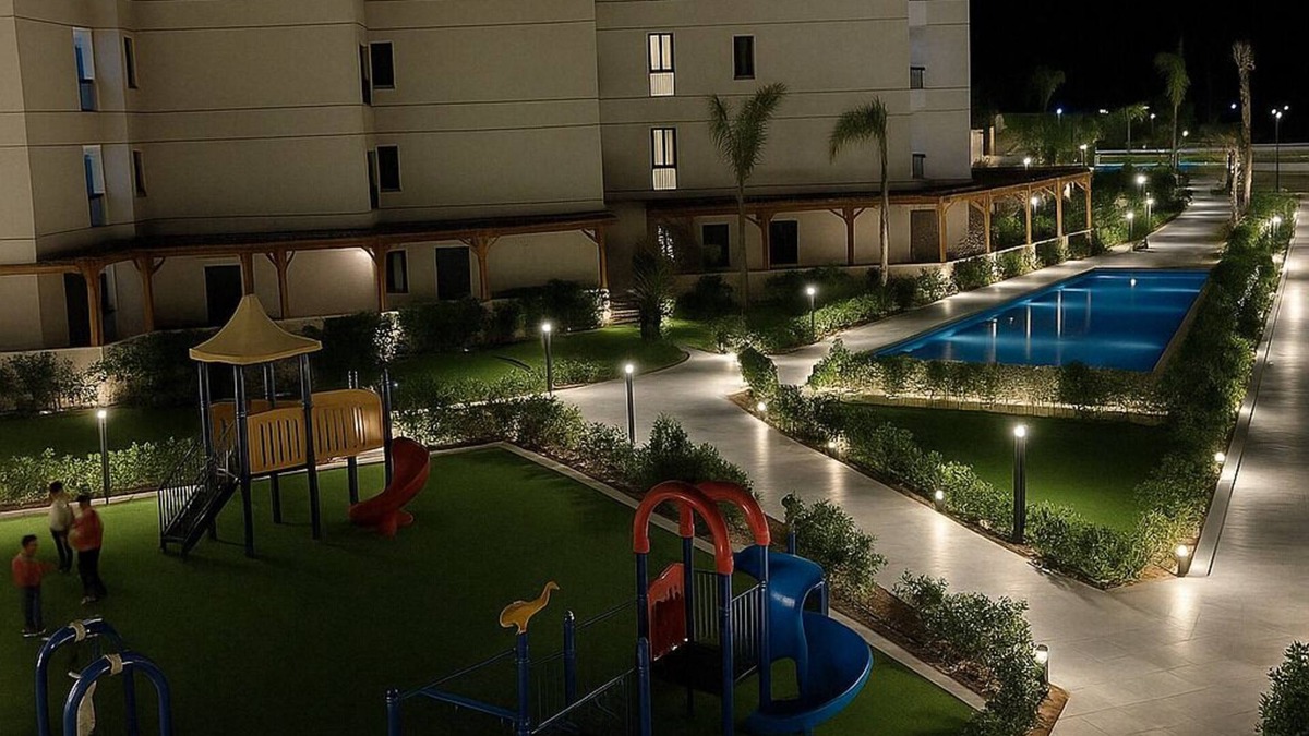 Al-Manasrah Ski Chalet | Beachfront Chalet in Porto Said with Pool & Gard