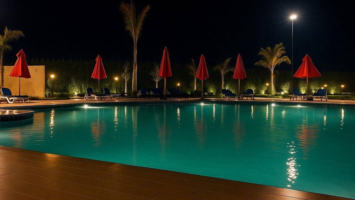 Al-Manasrah Ski Chalet | Beachfront Chalet in Porto Said with P Garden