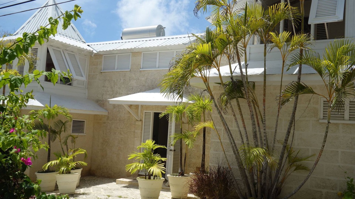 Silver Sands House | Beachfront 1 bedroom apartment at the Inchcape Seaside Villas estate