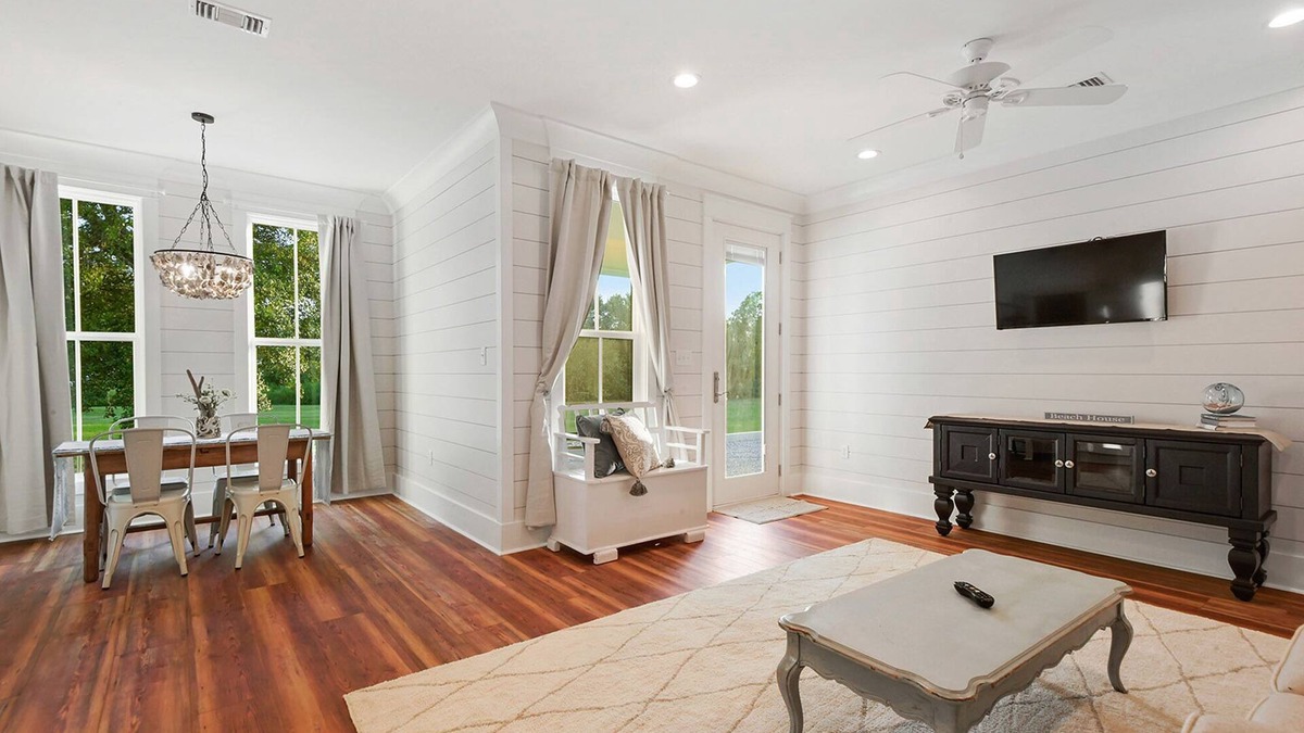 Old Town House | Beachfront 1 bedroom on the beach in Bay St Louis. Walking distance to Main St!