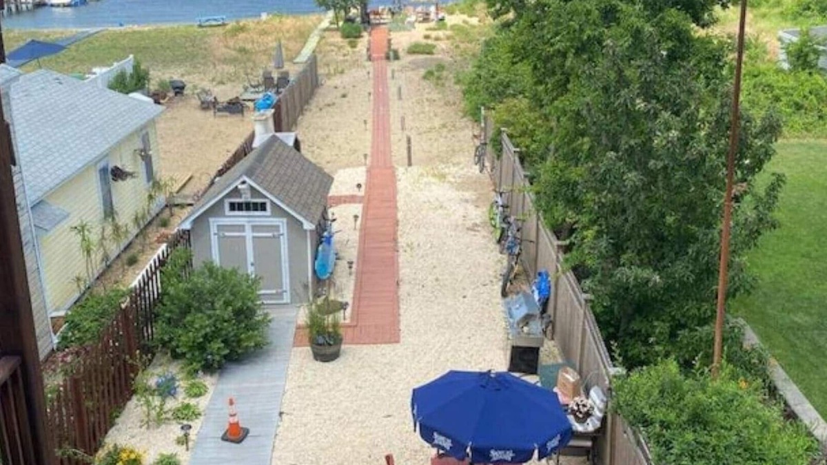 Highlands Apartment | BEACHFRONT 1BR WATERVIEWS WITH DECK PRIVATE BEACH