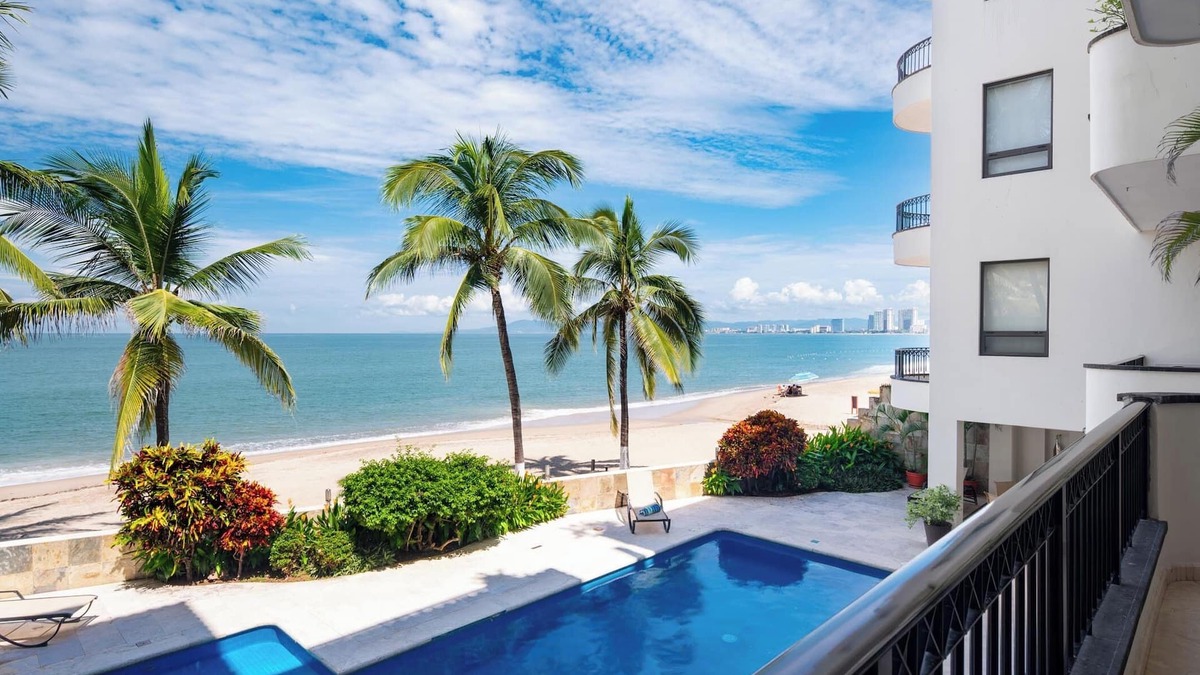 Colonia 5 de Diciembre Condo | BEACHFRONT 2-Bedroom Condo - New Dates Available - DOWNTOWN!
