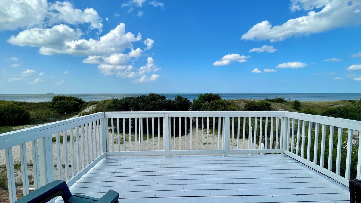 Bayview Apartment | Beachfront 2 Bed/1 Bath Apartment with Amazing View!