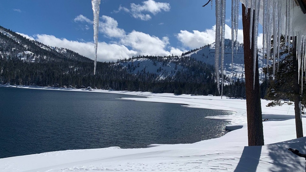 Truckee Condo | Beachfront 2-bedroom condo in Truckee, just by Donner Lake