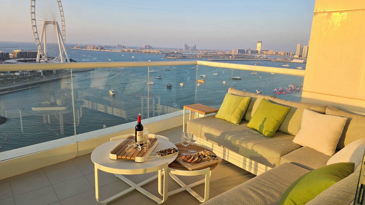 Dubai Marina Apartment | Beachfront, 250° view, private beach, high floor