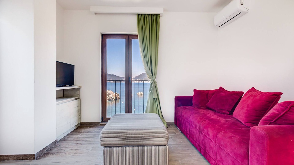 Przno Apartment | Beachfront 2BR Apartment in Przno