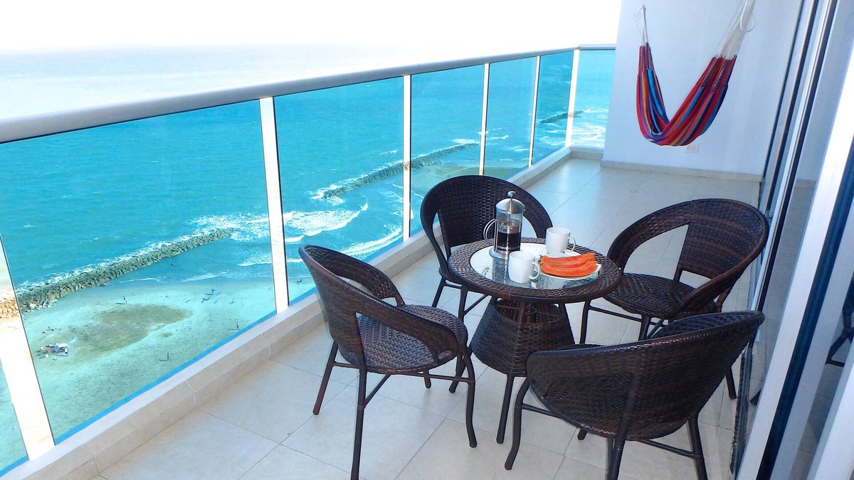 El Cabrero Apartment | Beachfront 2BR Apt with Pool, Fabulous Balcony & Sea Views, Steps To Old City