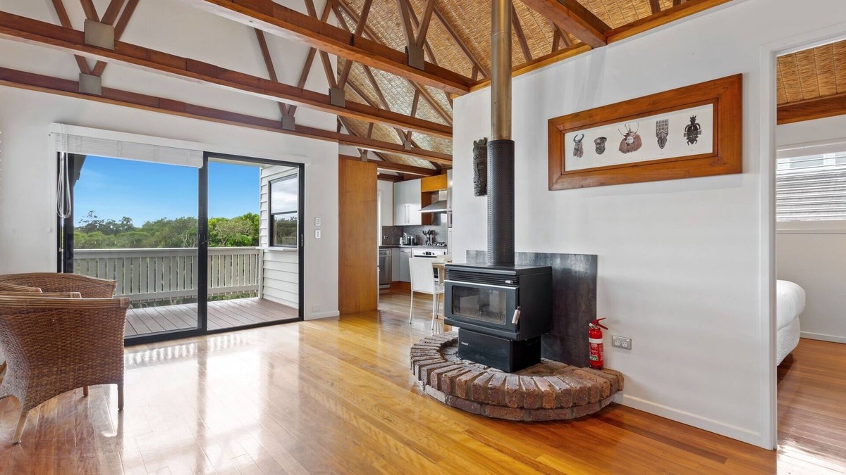 Warana House | Beachfront 3-Bed with Private Pool & Fireplace