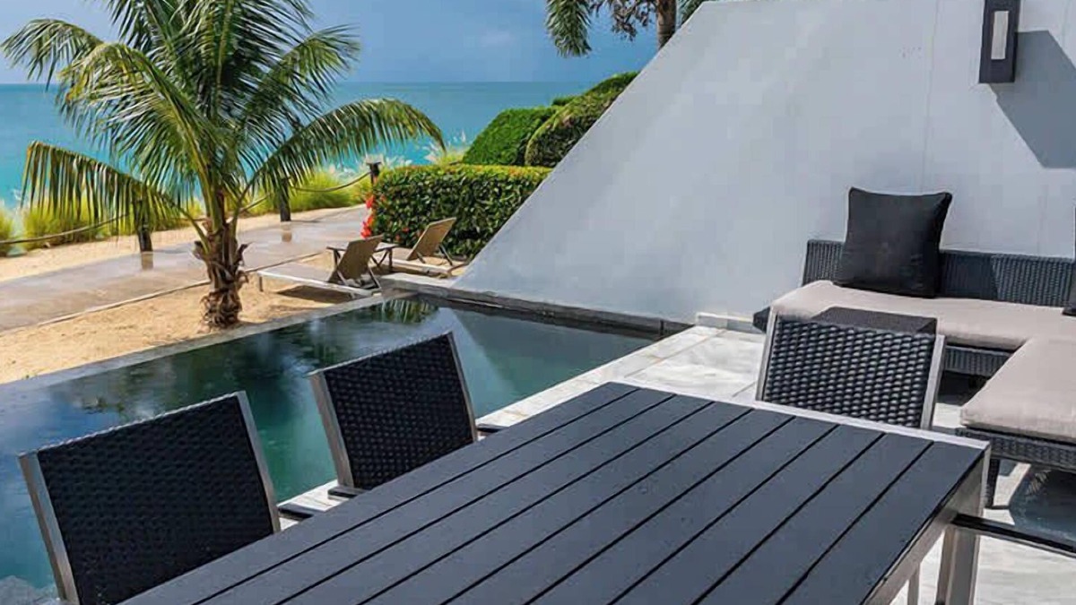 Fryes Beach Villa | Beachfront 3 bedroom town-House at Ffryes Beach