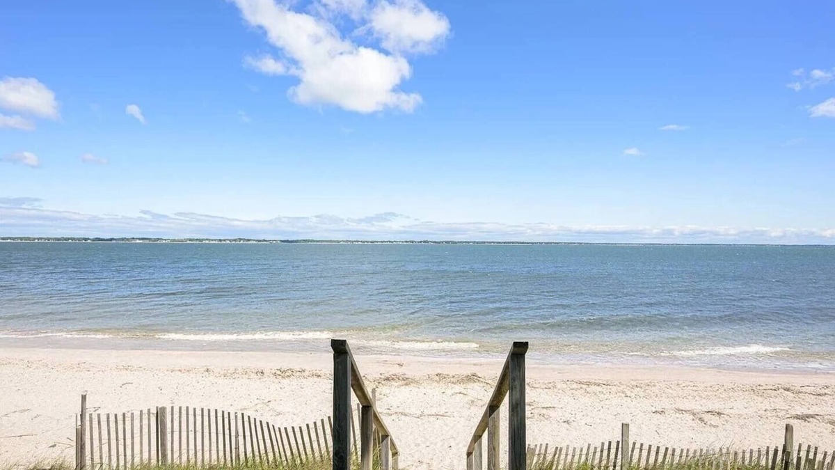 Hampton Bays Cottage | Beachfront 3-bedroom cottage on 1.2 private acres, just renovated!