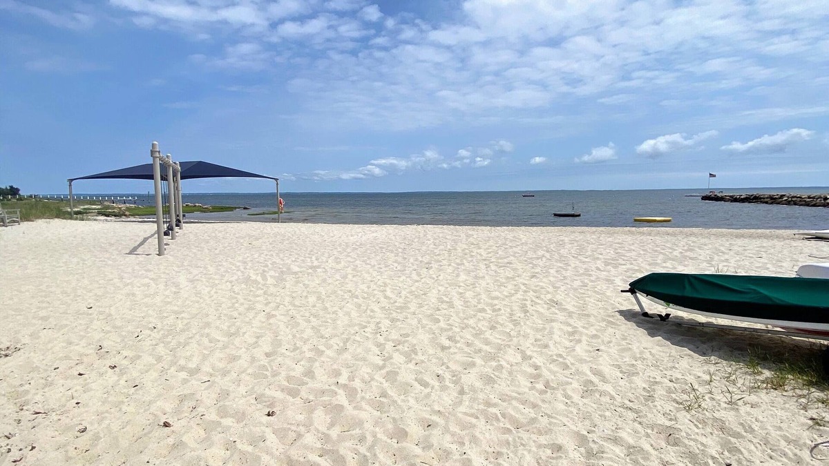 Mattapoisett House | Beachfront 3 bedroom house in Mattapoisett