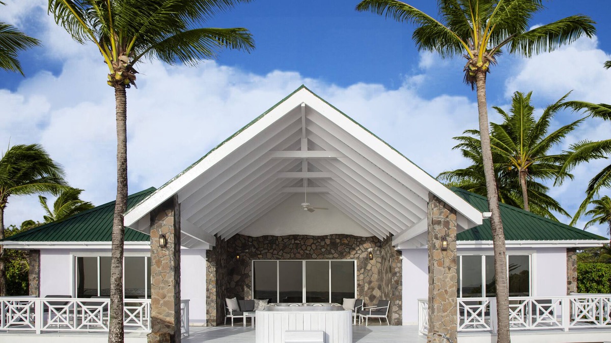 Palm Island Villa | Beachfront 3-bedroom Villa on Palm Island