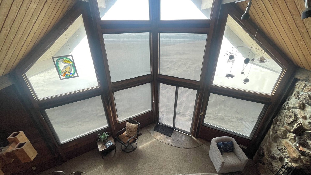 Kiwanda Shores House | Beachfront 3-bedroom 2-bath beachhouse with WiFi in charming Pacific City