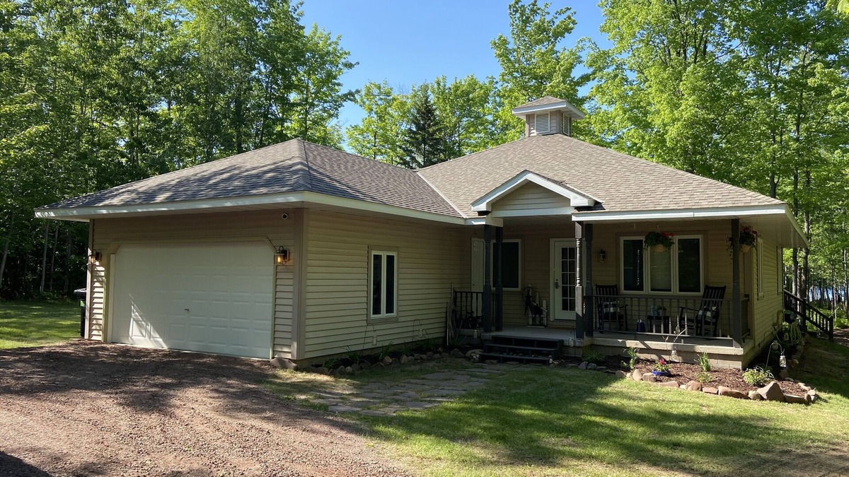 Ontonagon House | Beachfront 3-bedroom vacation home steps to Lake Superior