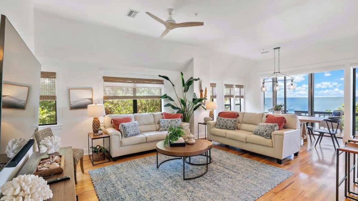 Jose's Hideaway House | Beachfront🌊3 KING suites & bunk room🛏️Pet Friendly🐾
