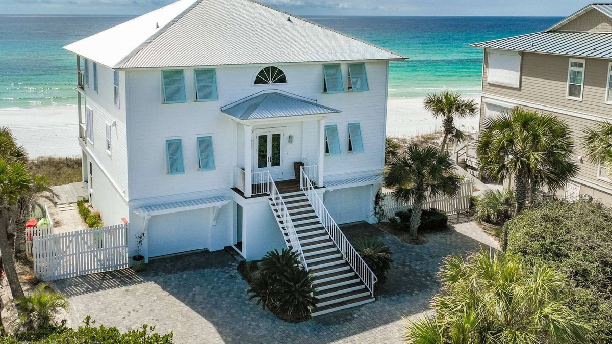 Gulf Trace House | Beachfront 3 Ocean View Suites COMPLIMENTARY DAILY BEACH CHAIR UMBRELLA SERVICE