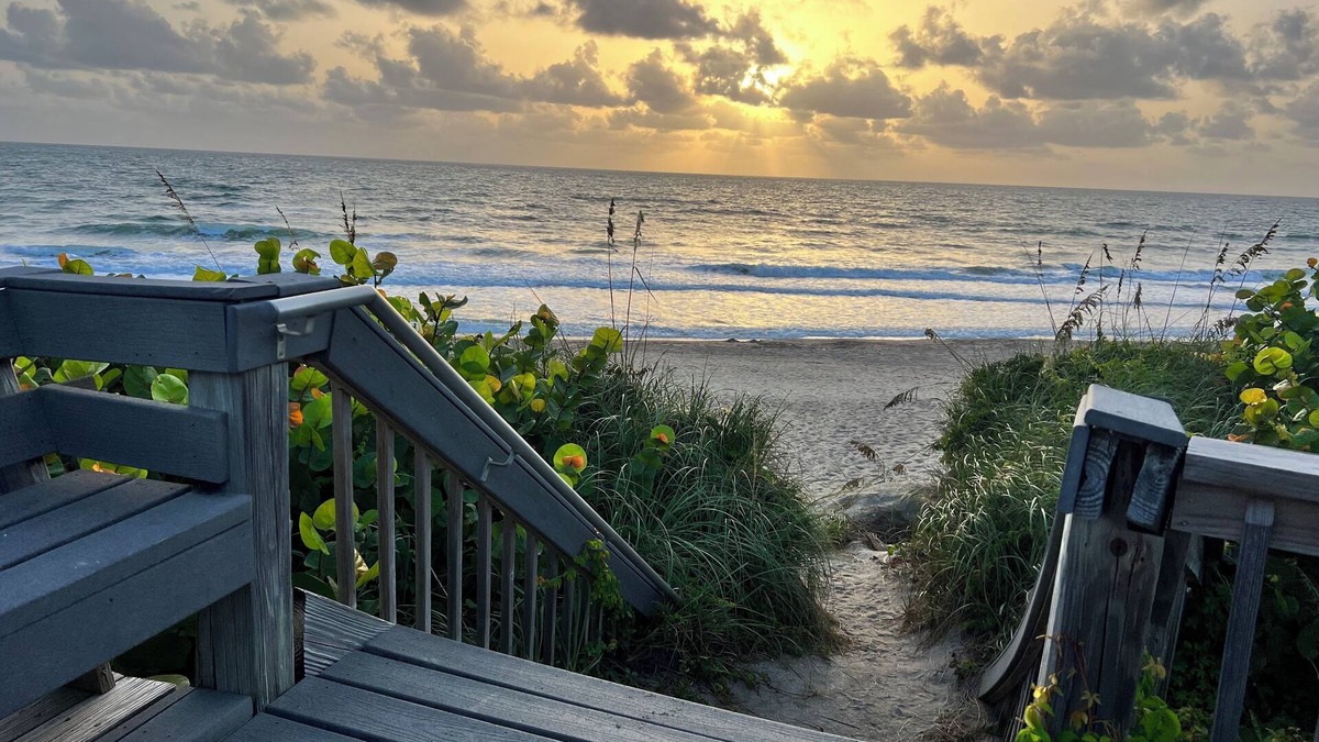 Stuart Condo | Beachfront! 3rd Floor Corner Unit, Enjoy Sunrise to Sunset