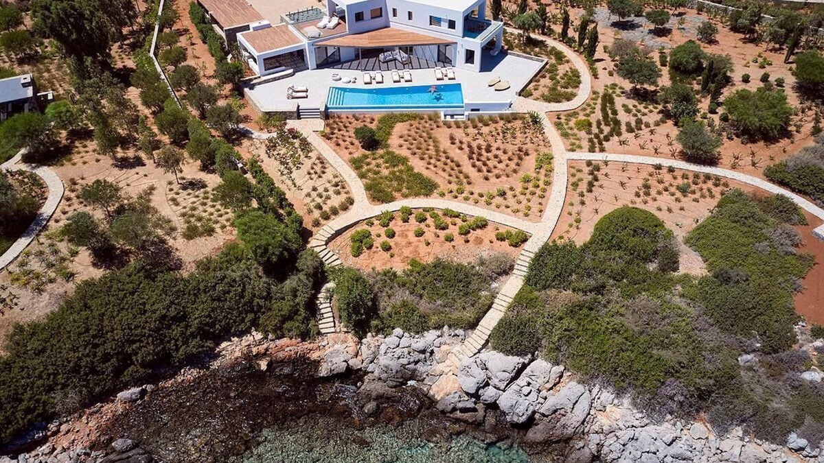 Ammoudara Villa | Beachfront 6 bedroom villa with a heated pool