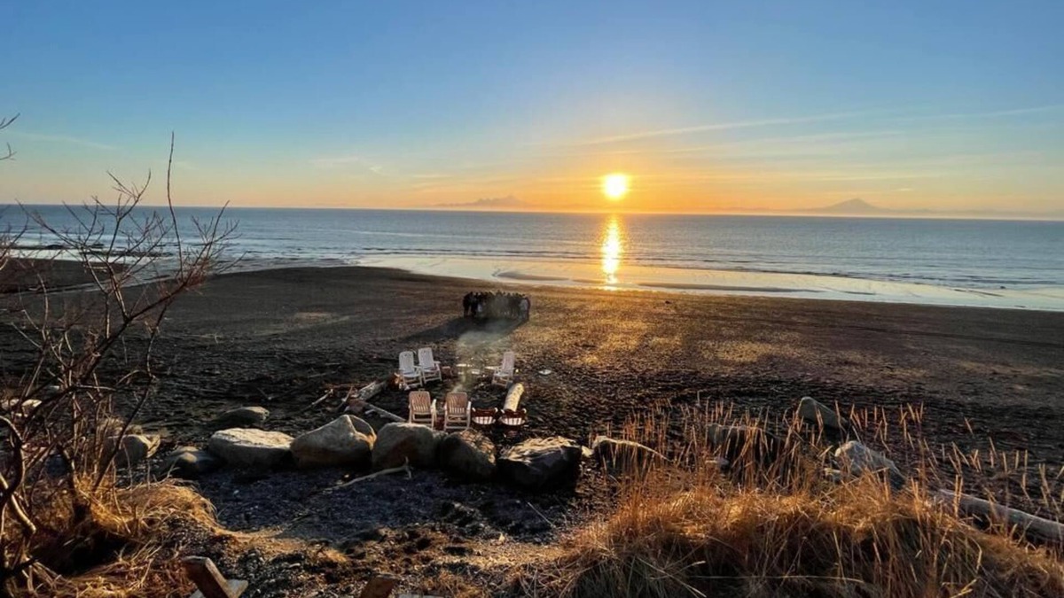 Happy Valley Cabin | Beachfront Alaskan Lodge