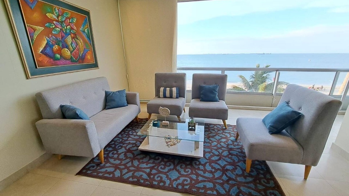 Salinas Apartment | Beachfront apartment just minutes from Salinas – the perfect getaway by the sea.
