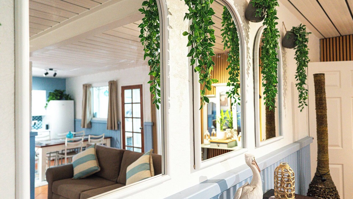 Quinns Rocks Apartment | Beachfront apartment with pool, 2 minutes walk to Indian Ocean. Sleeps 7.