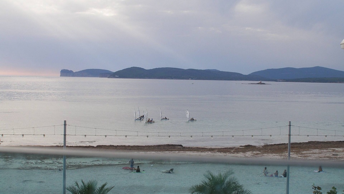 Lido Apartment | Beachfront apartment balconies and panoramic views ideal for couples and families