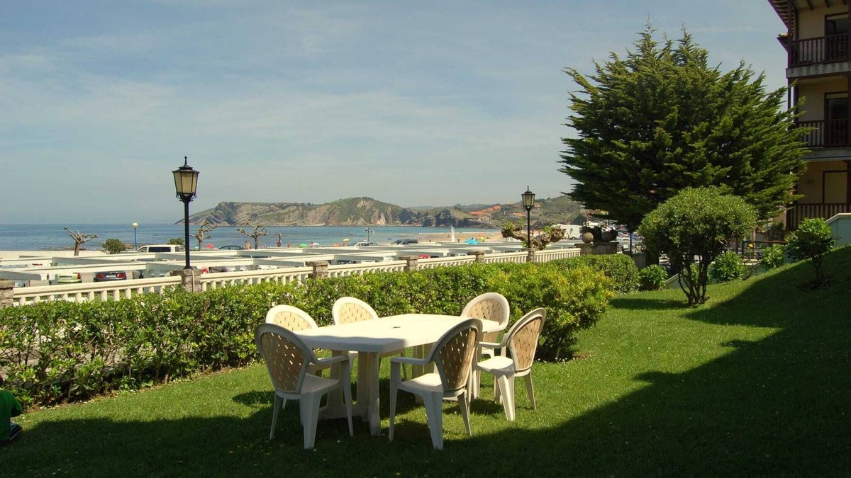 Comillas Apartment | Beachfront apartment with garden in Comillas