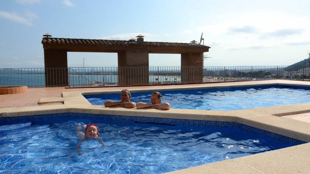 L'Estartit Apartment | Beachfront Apartment in Spain with Pool