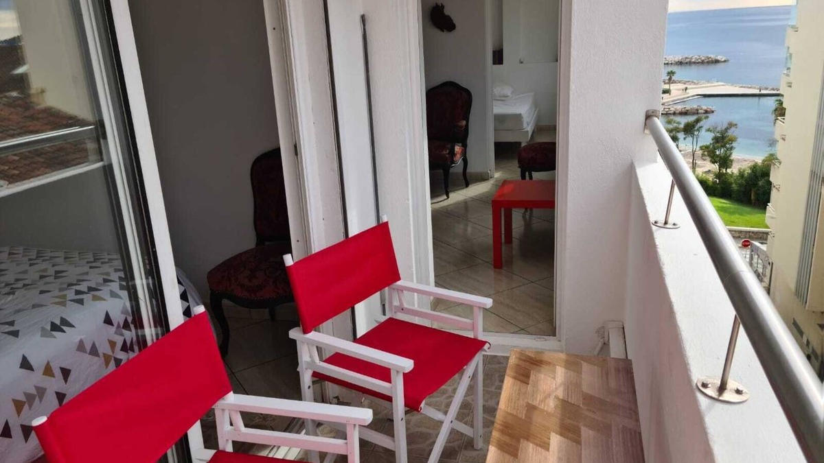Le Mourillon Apartment | Beachfront apartment.