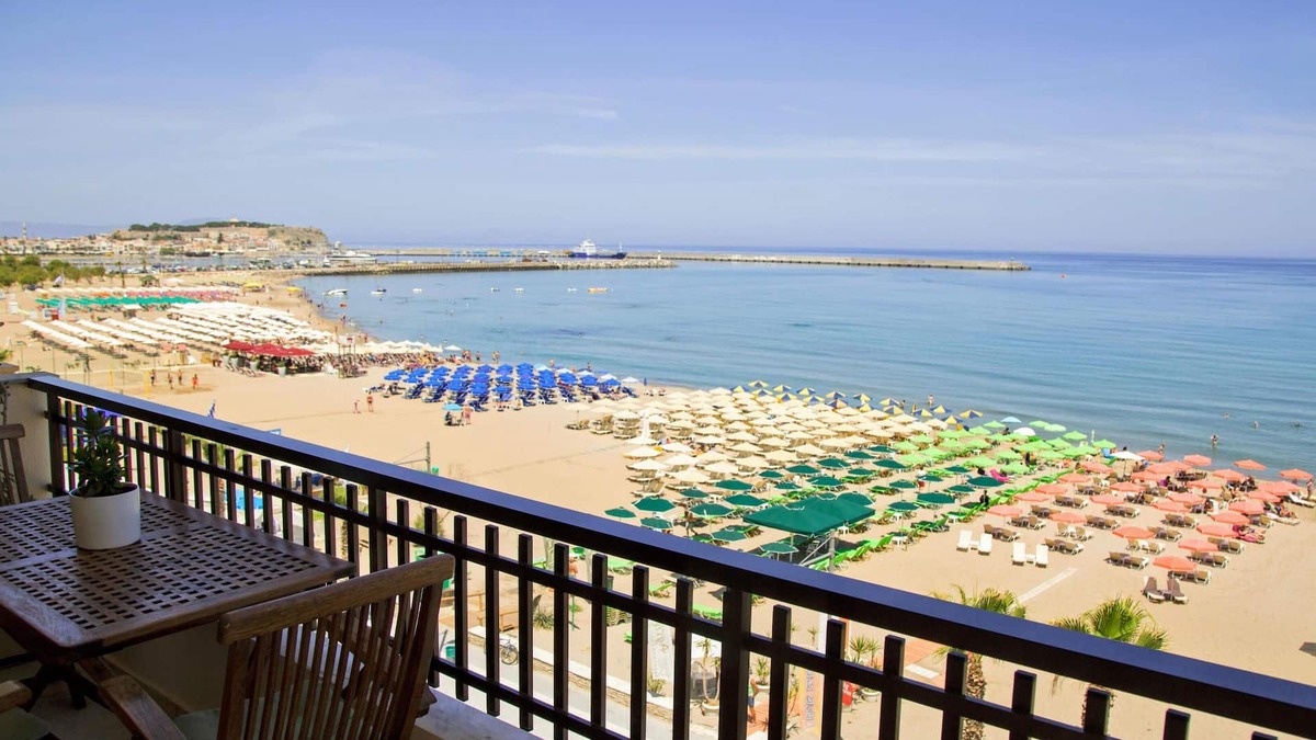 Rethymno Apartment | Beachfront apartment