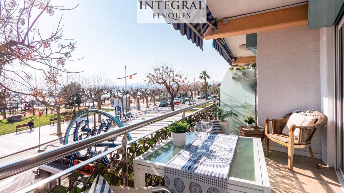 Palamos Apartment | Beachfront Apartment with Terrace in Palamós