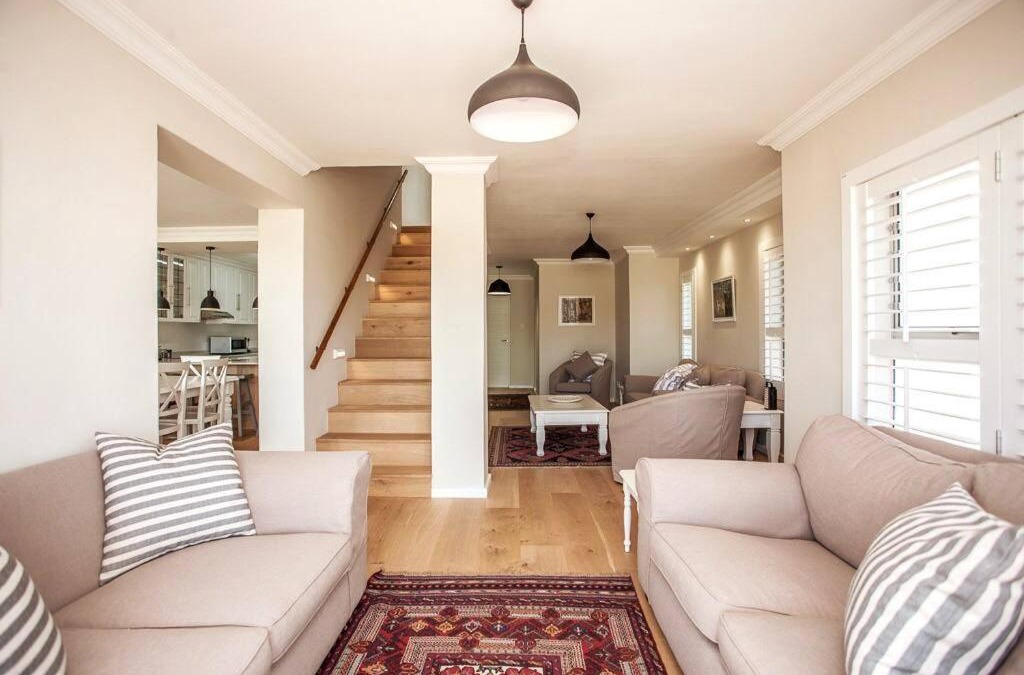 Pollok Beach Apartment | Beachfront Apartment @ Summerseas