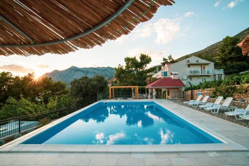 Orebic Apartment | Beachfront Apartments Vala with a swimming pool