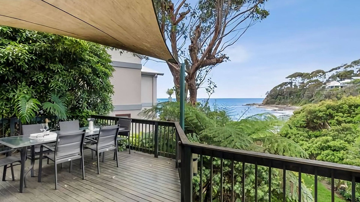 Malua Bay House | Beachfront at Malua - Garden Bay Beach