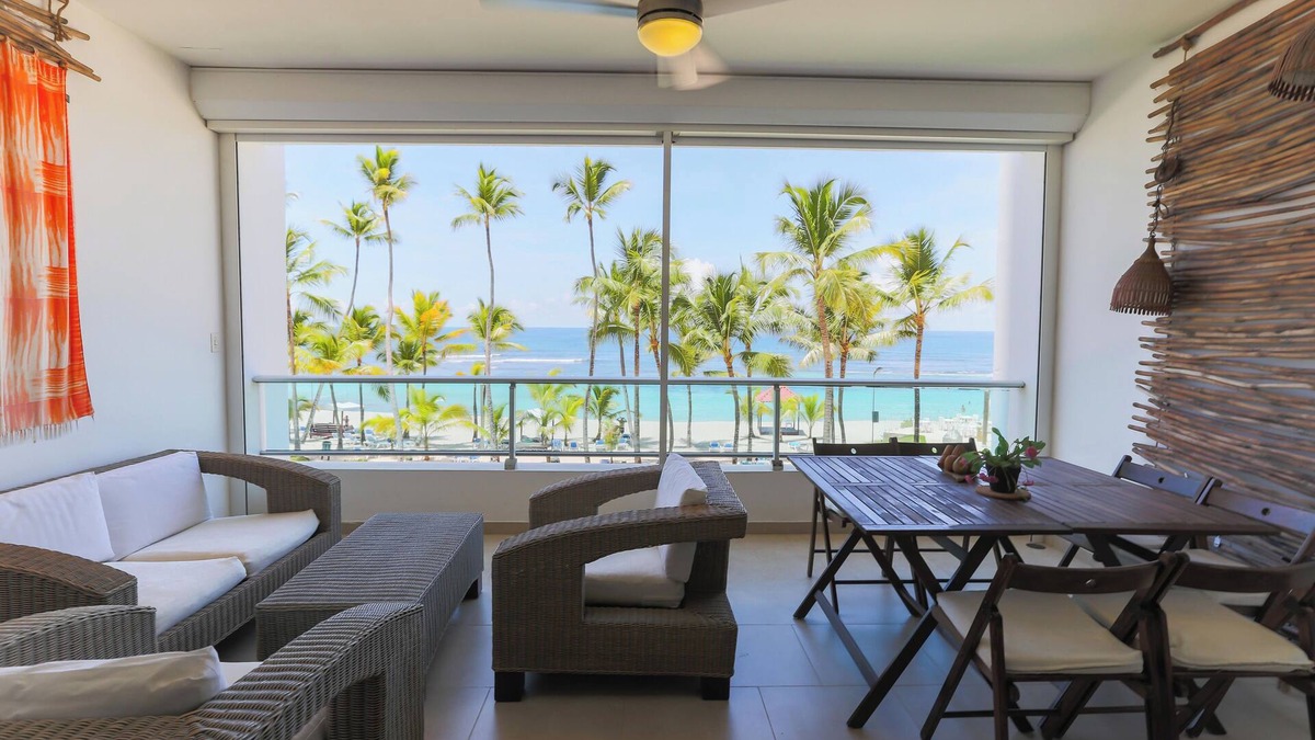 Villas Del Mar Apartment | Beachfront at Marbella W/Pano View, Full Kitchen