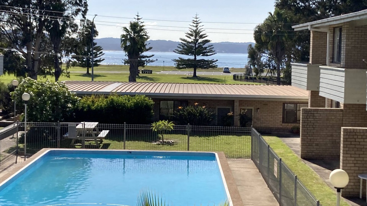 Batehaven Apartment | Beachfront Batemans Bay-Batehaven NSWn2 bedroom apartment,pool, free parking