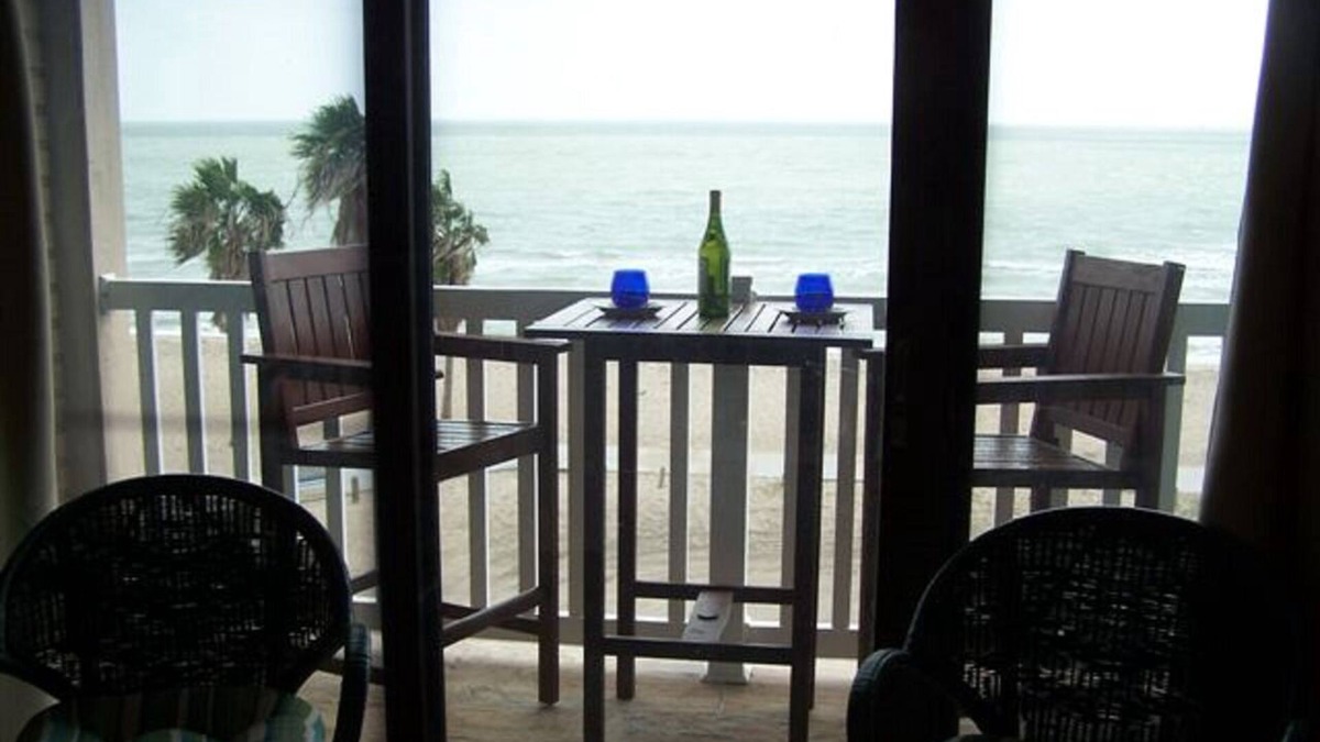 North Beach Condo | Beachfront Beauty On North Beach in Corpus Christi