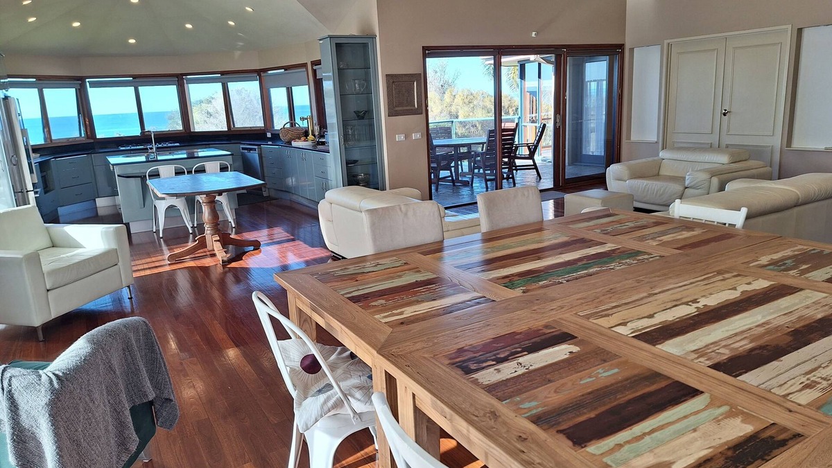 Tura Beach House | Beachfront Beauty