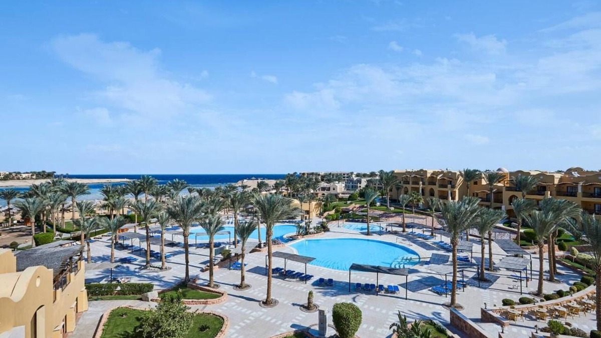 El Quseir Resort | Beachfront Beauty l 4 Family Rooms, Pools, Dining Options & Kids’ Activities
