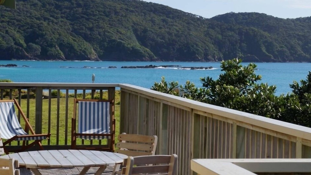 Whangaruru House | Beachfront Bland Bay tranquility with stunning sea views from sun-drenched deck