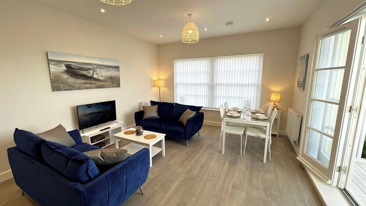 Burmarsh Apartment | Beachfront Bliss Apartment