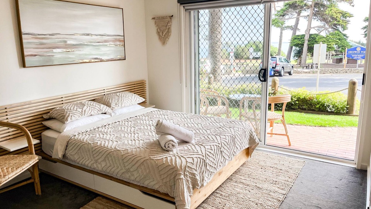 Cowes Apartment | Beachfront Bliss Apartment with Ocean Views & Private Patio
