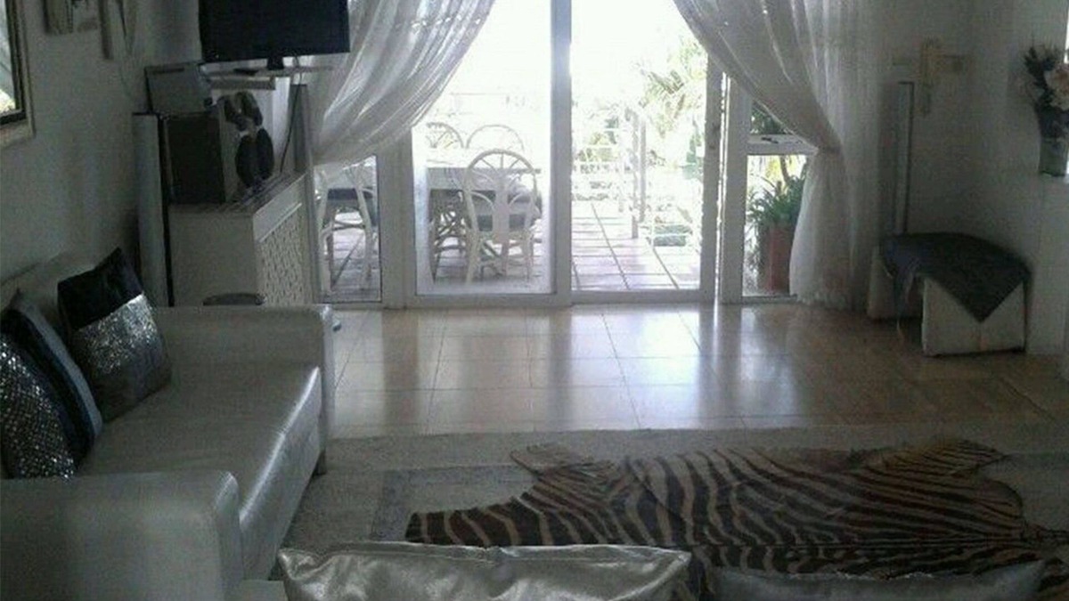 KwaDukuza Villa | Beachfront Bliss with Sea Views: Stay at Celebration on the Beach in Blythedale