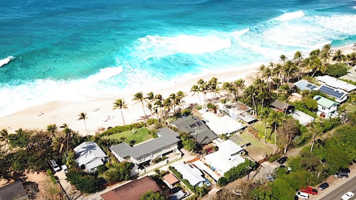 Ewa House | Beachfront Bungalow with Private Gate and Pet Friendly